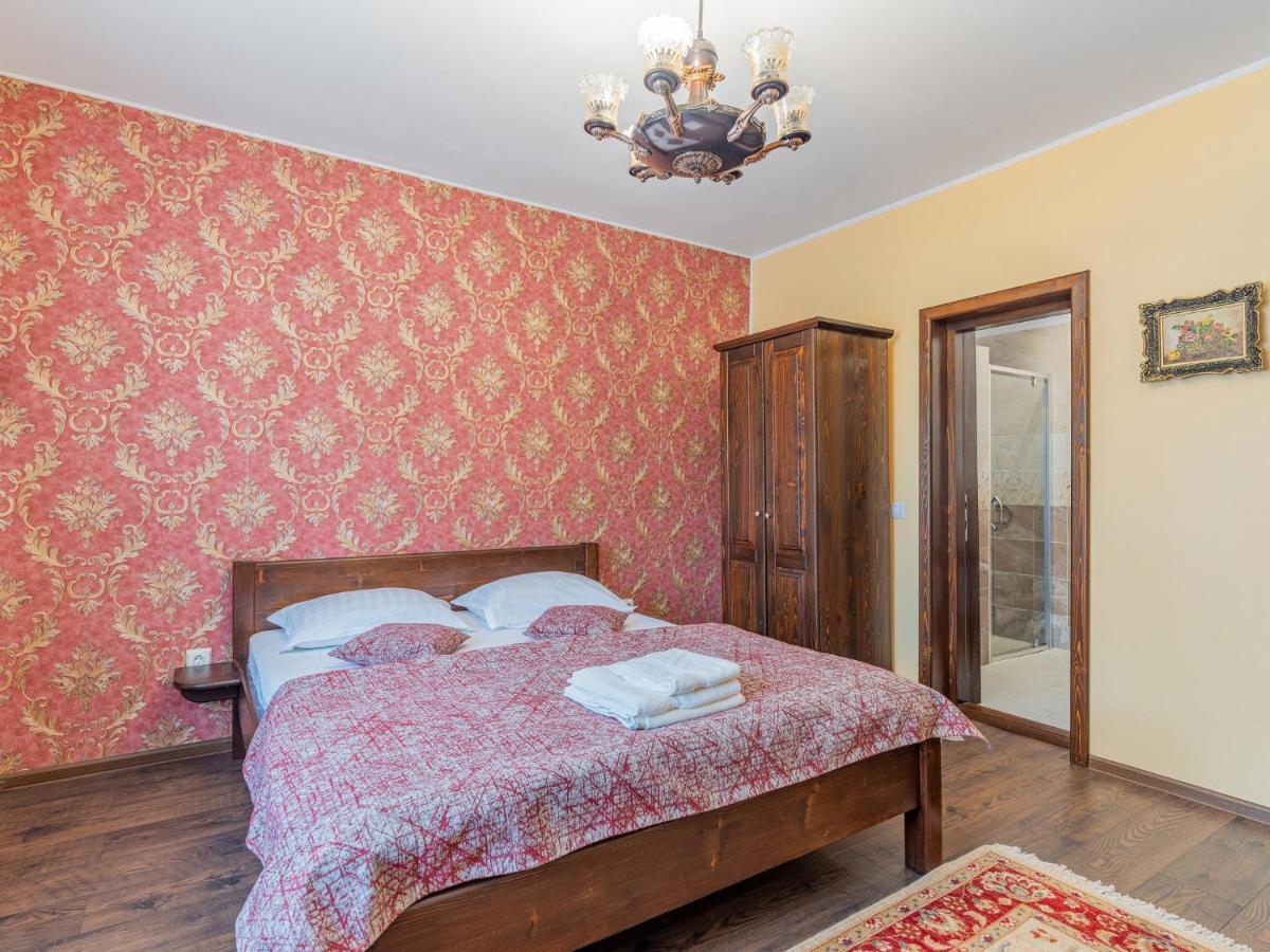 Casa Saraste Hotel Rîşnov Ngoại thất bức ảnh