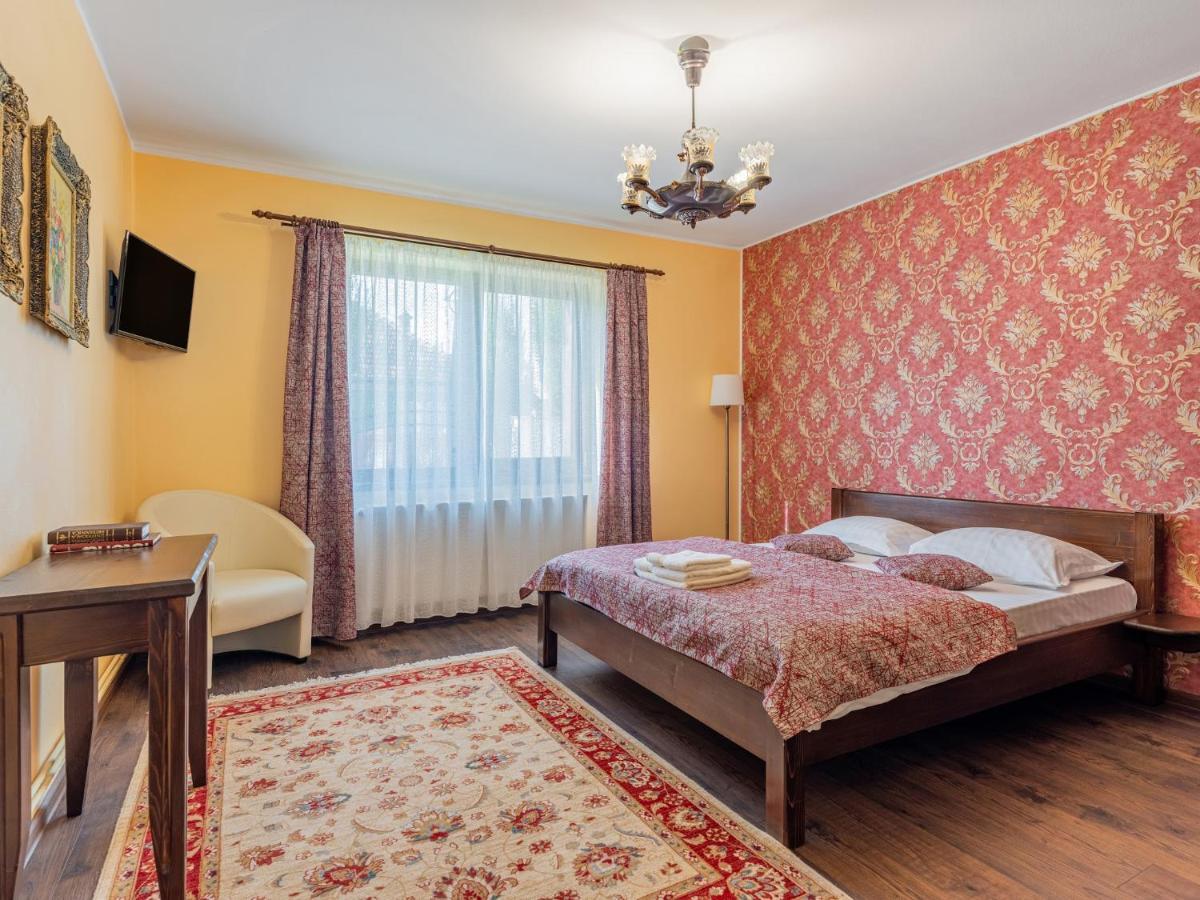 Casa Saraste Hotel Rîşnov Ngoại thất bức ảnh