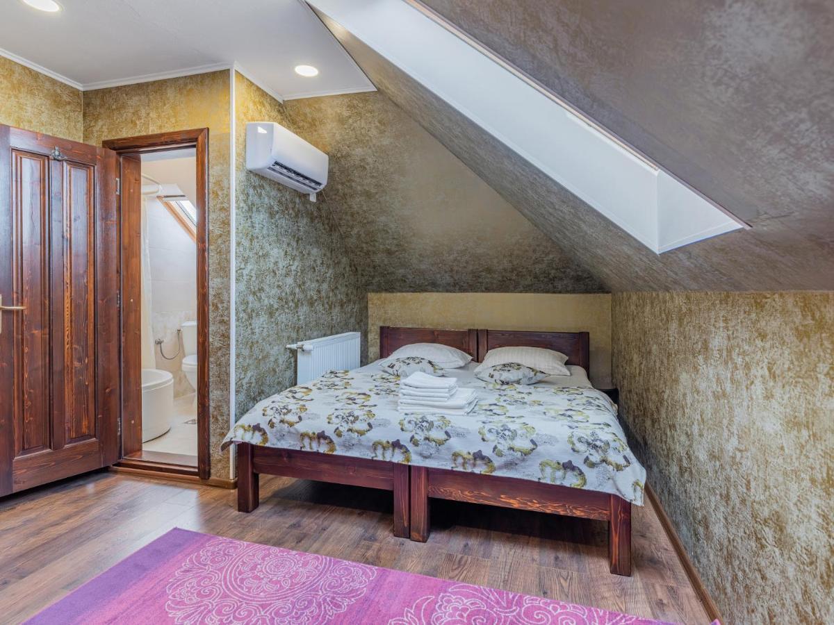 Casa Saraste Hotel Rîşnov Ngoại thất bức ảnh