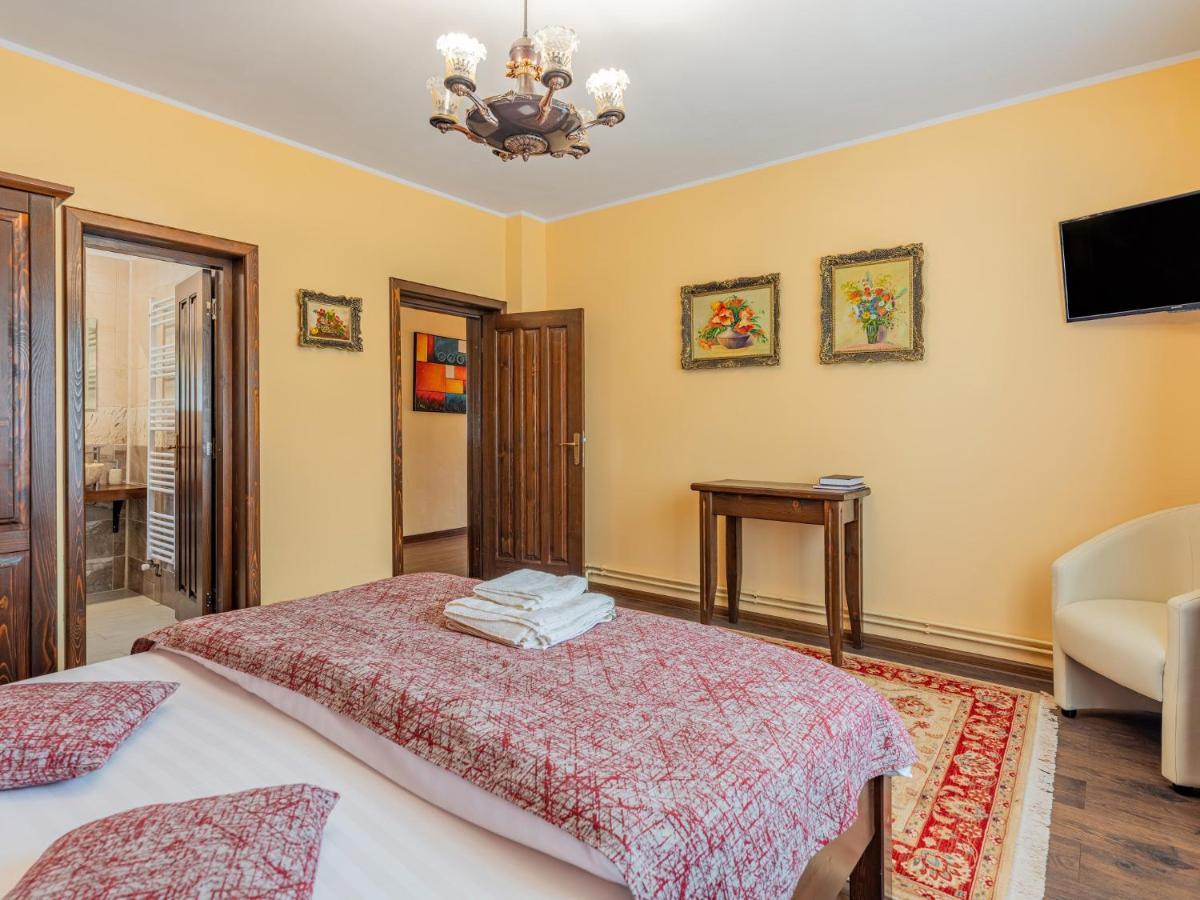 Casa Saraste Hotel Rîşnov Ngoại thất bức ảnh