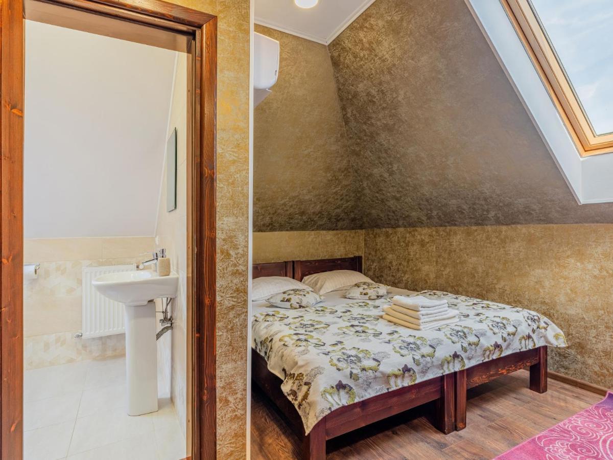 Casa Saraste Hotel Rîşnov Ngoại thất bức ảnh