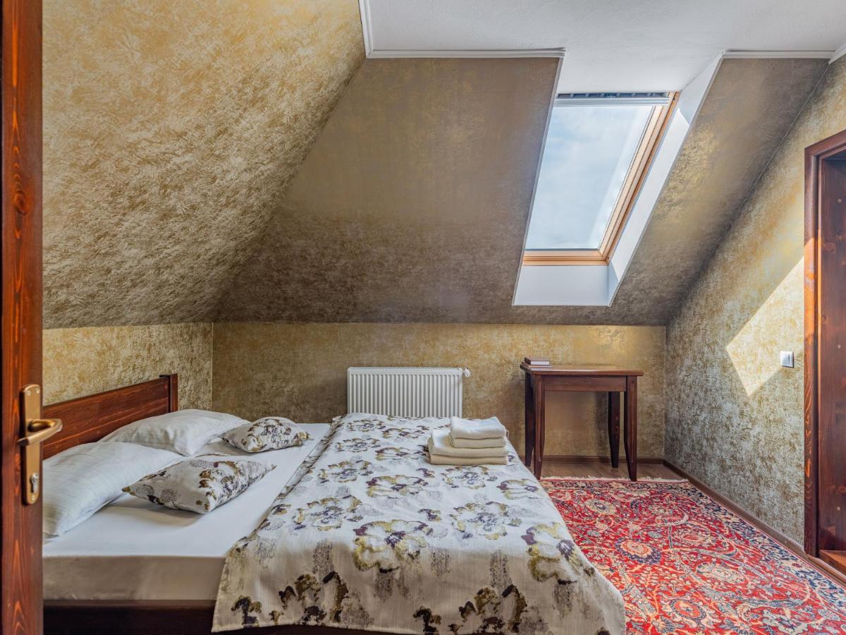 Casa Saraste Hotel Rîşnov Ngoại thất bức ảnh