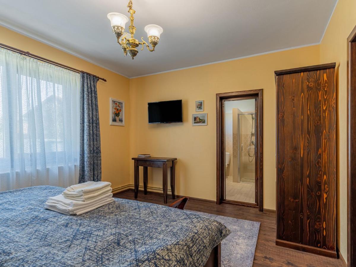 Casa Saraste Hotel Rîşnov Ngoại thất bức ảnh