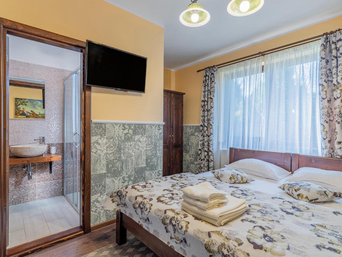 Casa Saraste Hotel Rîşnov Ngoại thất bức ảnh
