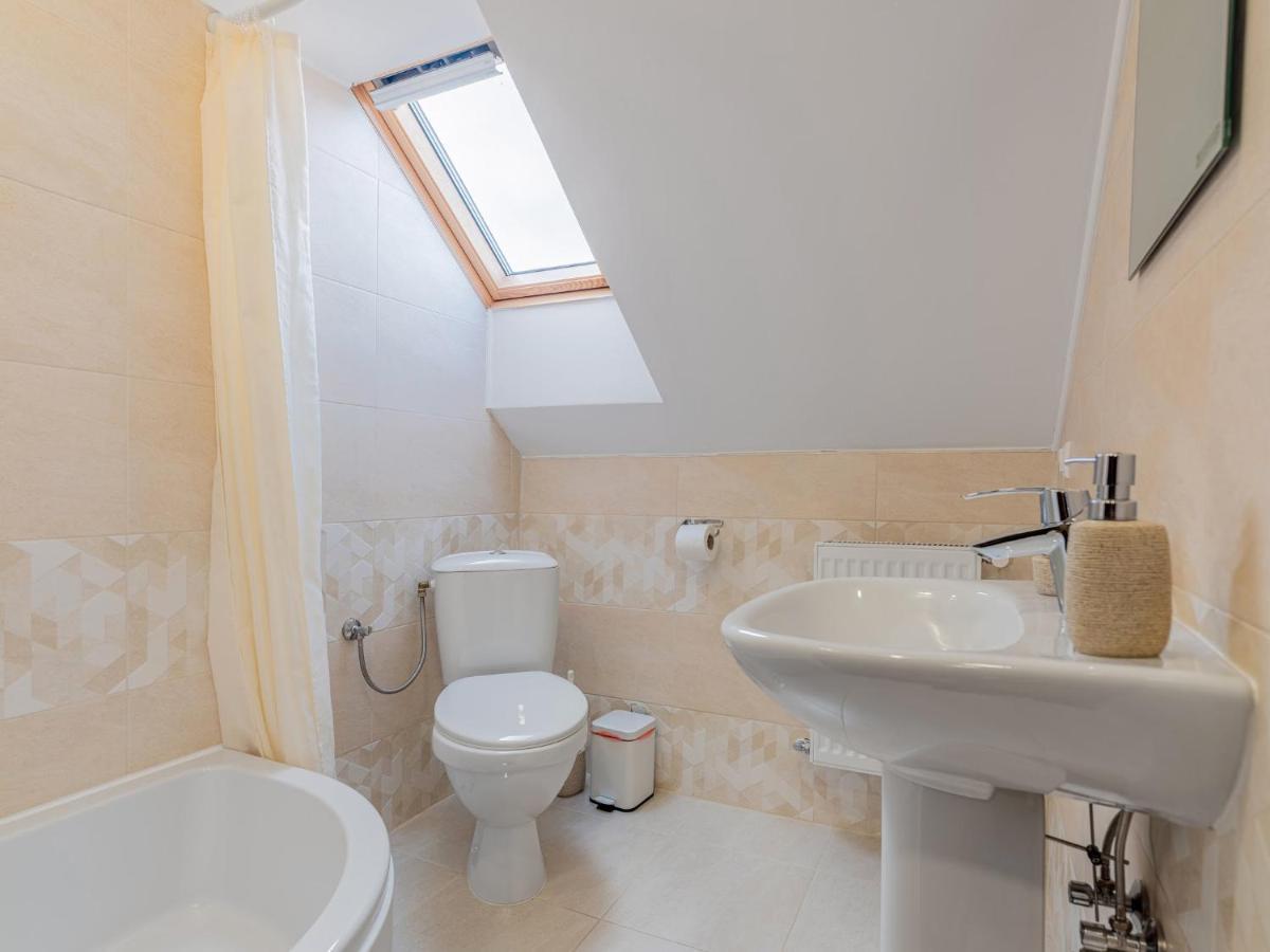 Casa Saraste Hotel Rîşnov Ngoại thất bức ảnh