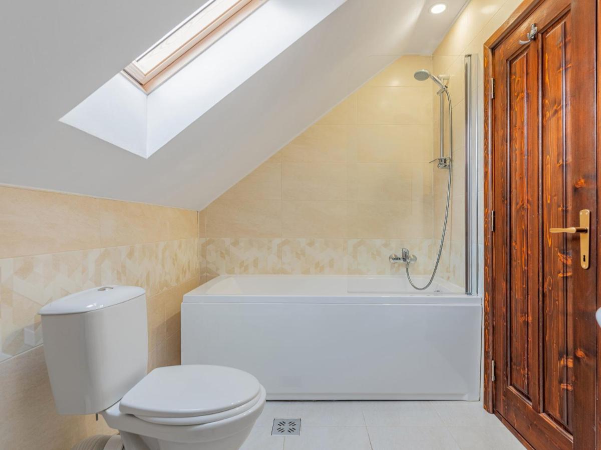 Casa Saraste Hotel Rîşnov Ngoại thất bức ảnh