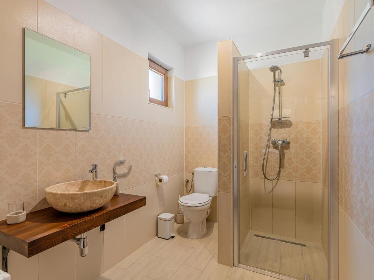 Casa Saraste Hotel Rîşnov Ngoại thất bức ảnh