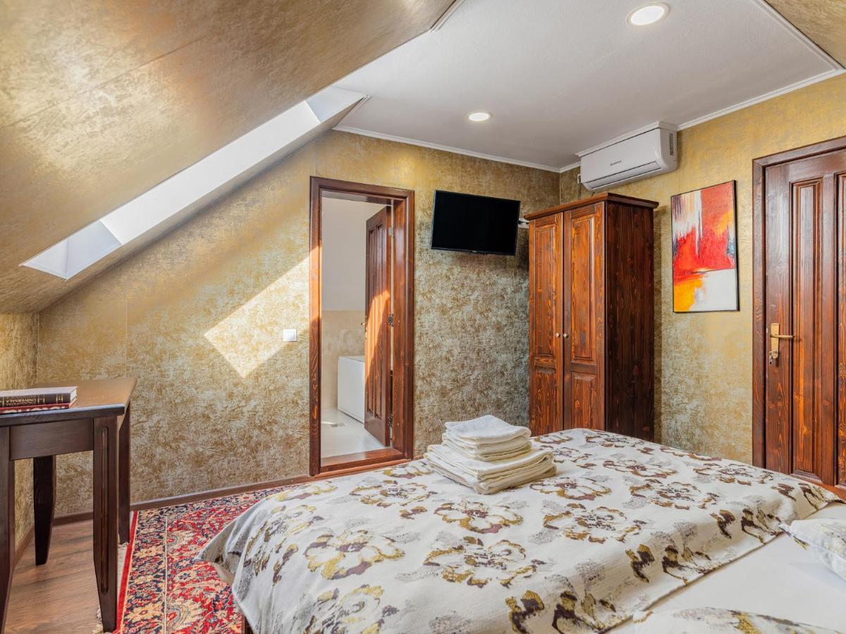 Casa Saraste Hotel Rîşnov Ngoại thất bức ảnh