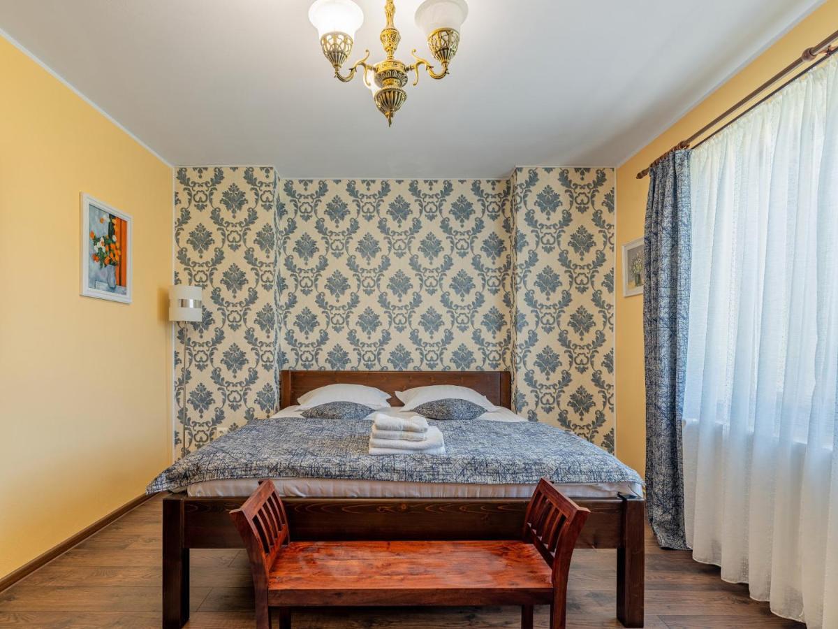 Casa Saraste Hotel Rîşnov Ngoại thất bức ảnh